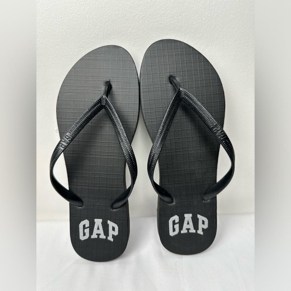 GAP Women's Flip Flop Size 7-8 Black Basic Casual Logo Sandal Shoes Beach Flats